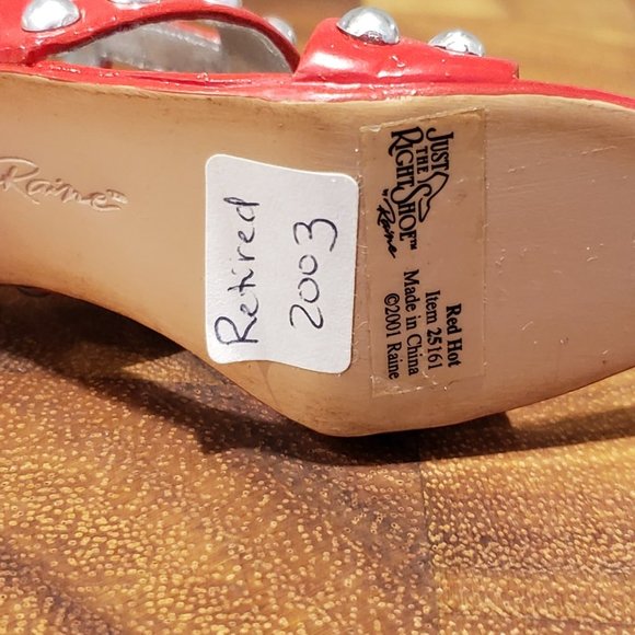 Just the Right Shoe, Red Hot, 25161, 2001 (retired 2003) - Picture 3 of 10